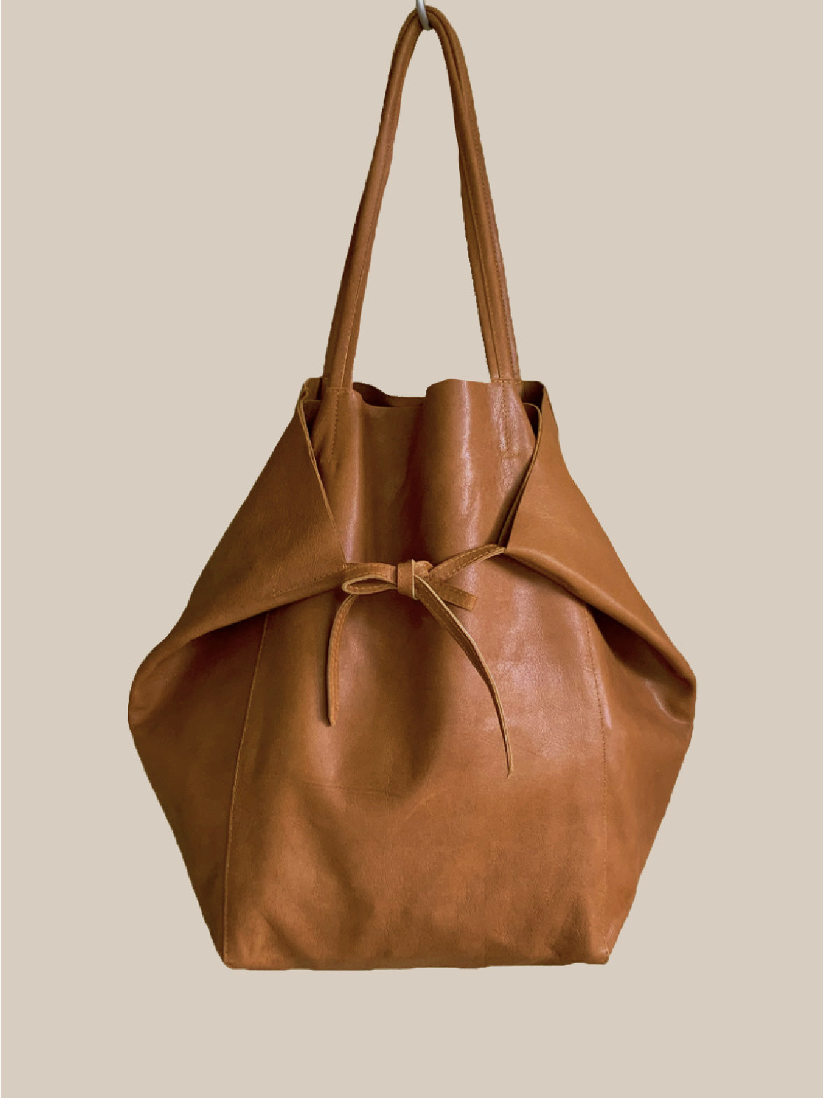 Pyramid Bag (big) in Saddle Tan